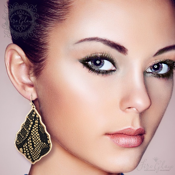 Lace and Glitter Accent Marquis Shape Earrings - Picture 2 of 8